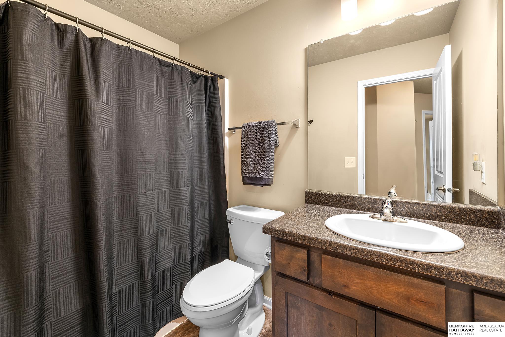 Omaha, Nebraska 68136, United States, 3 Bedrooms Bedrooms, ,2 BathroomsBathrooms,Residential,Pending,122253