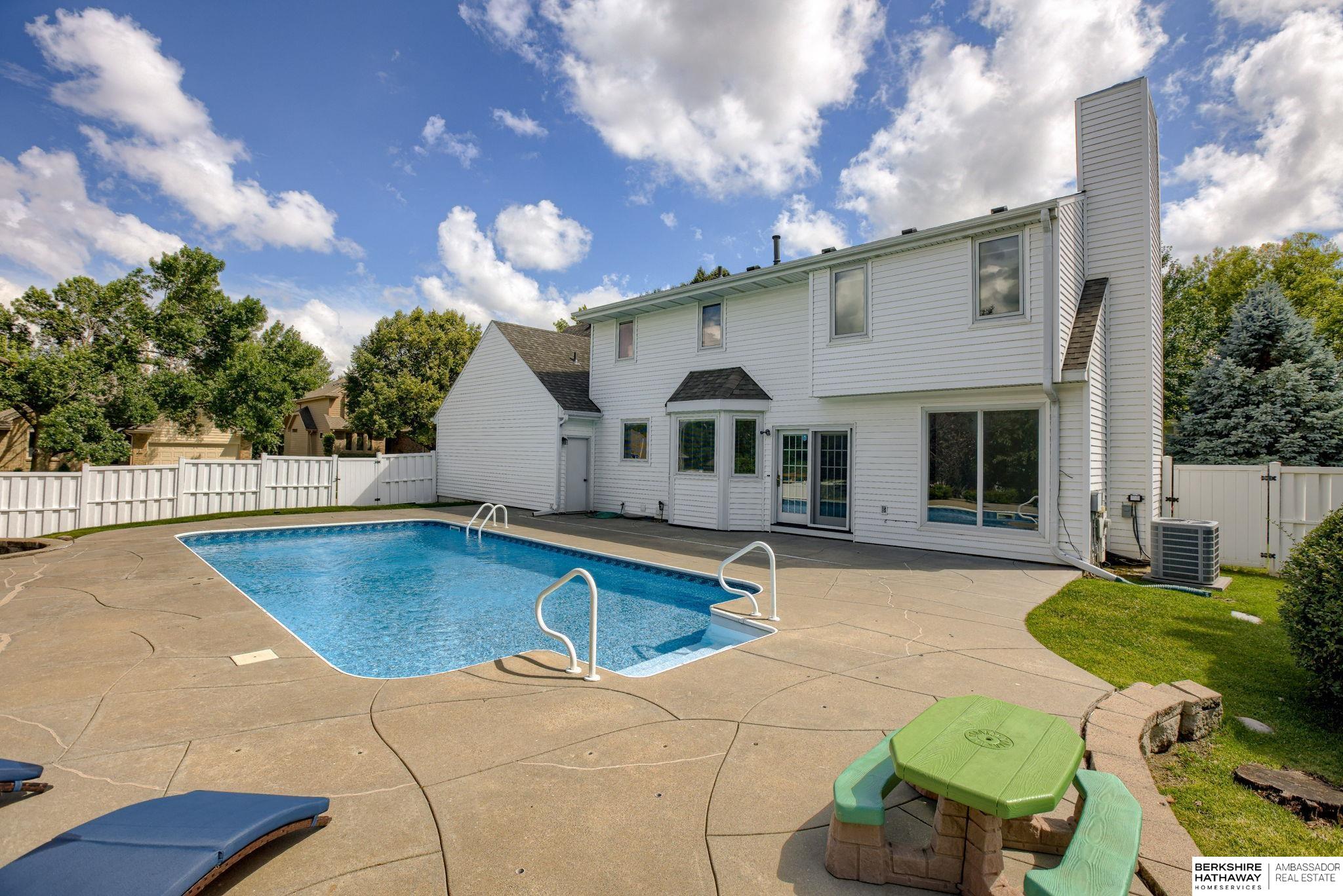 Omaha, Nebraska 68164, United States, 4 Bedrooms Bedrooms, ,4 BathroomsBathrooms,Residential,Active,159843