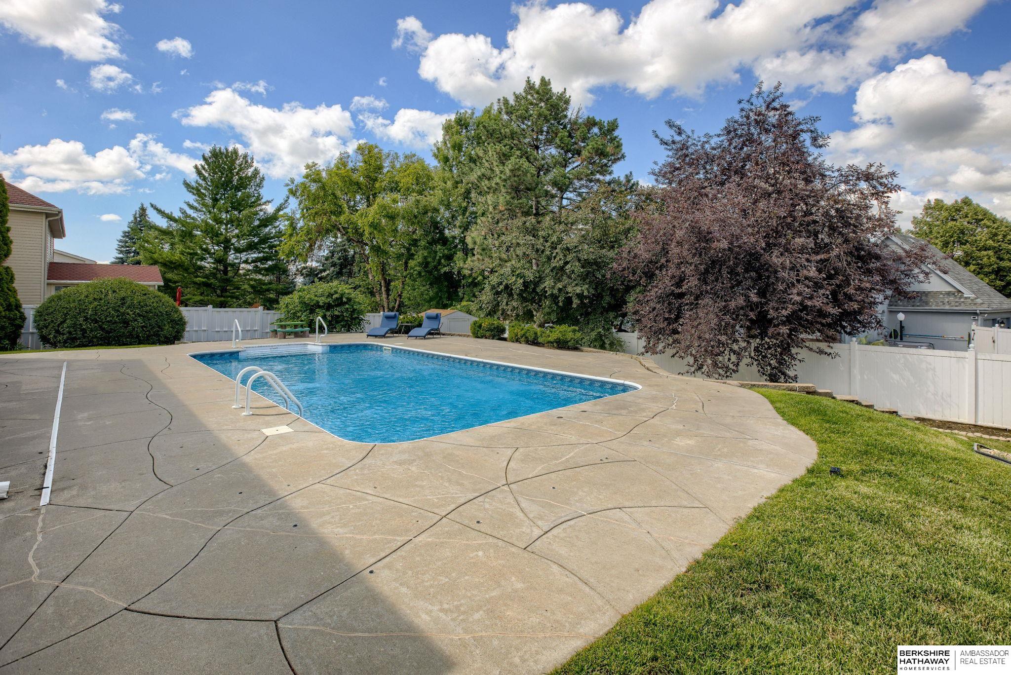 Omaha, Nebraska 68164, United States, 4 Bedrooms Bedrooms, ,4 BathroomsBathrooms,Residential,Active,159843