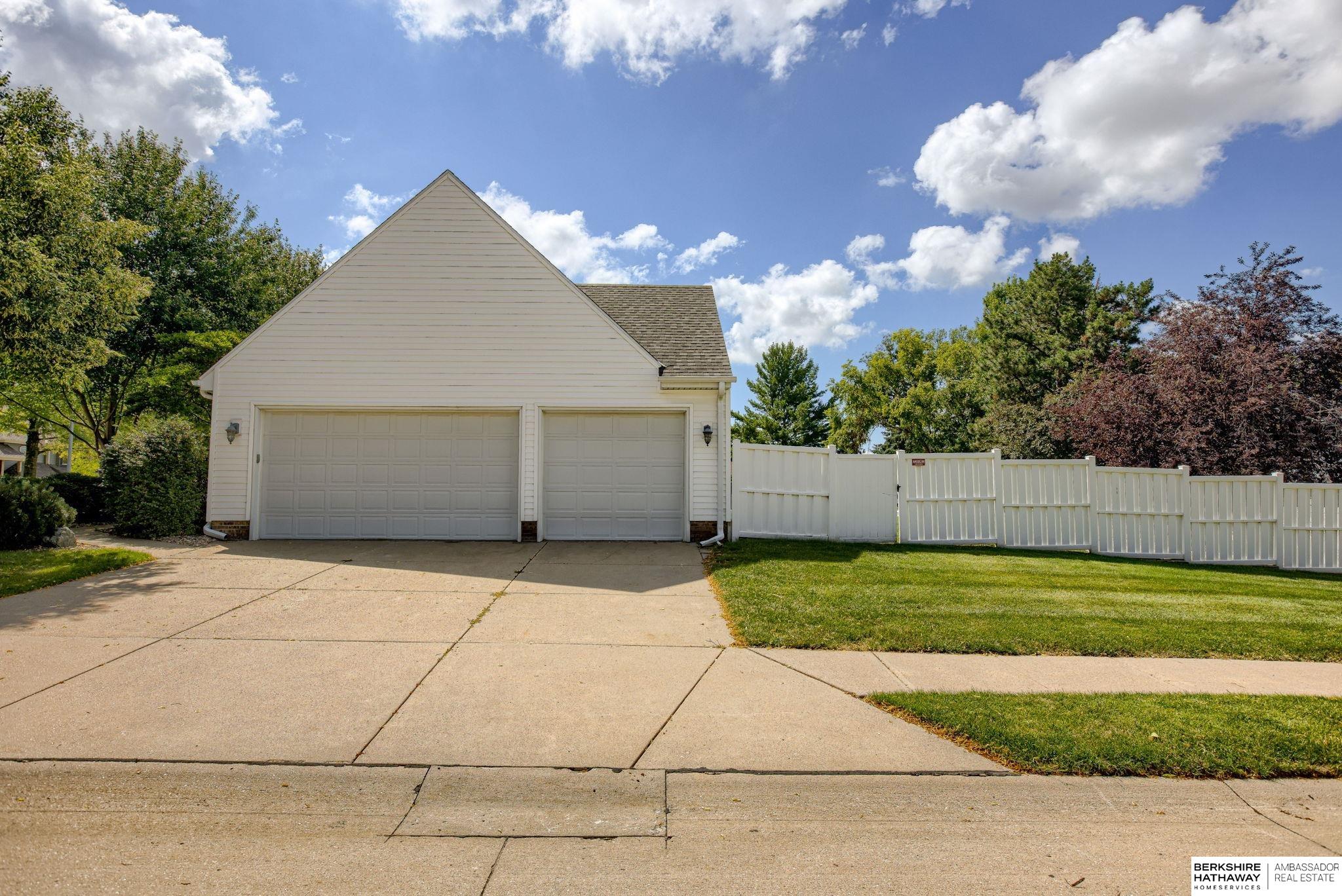 Omaha, Nebraska 68164, United States, 4 Bedrooms Bedrooms, ,4 BathroomsBathrooms,Residential,Active,159843