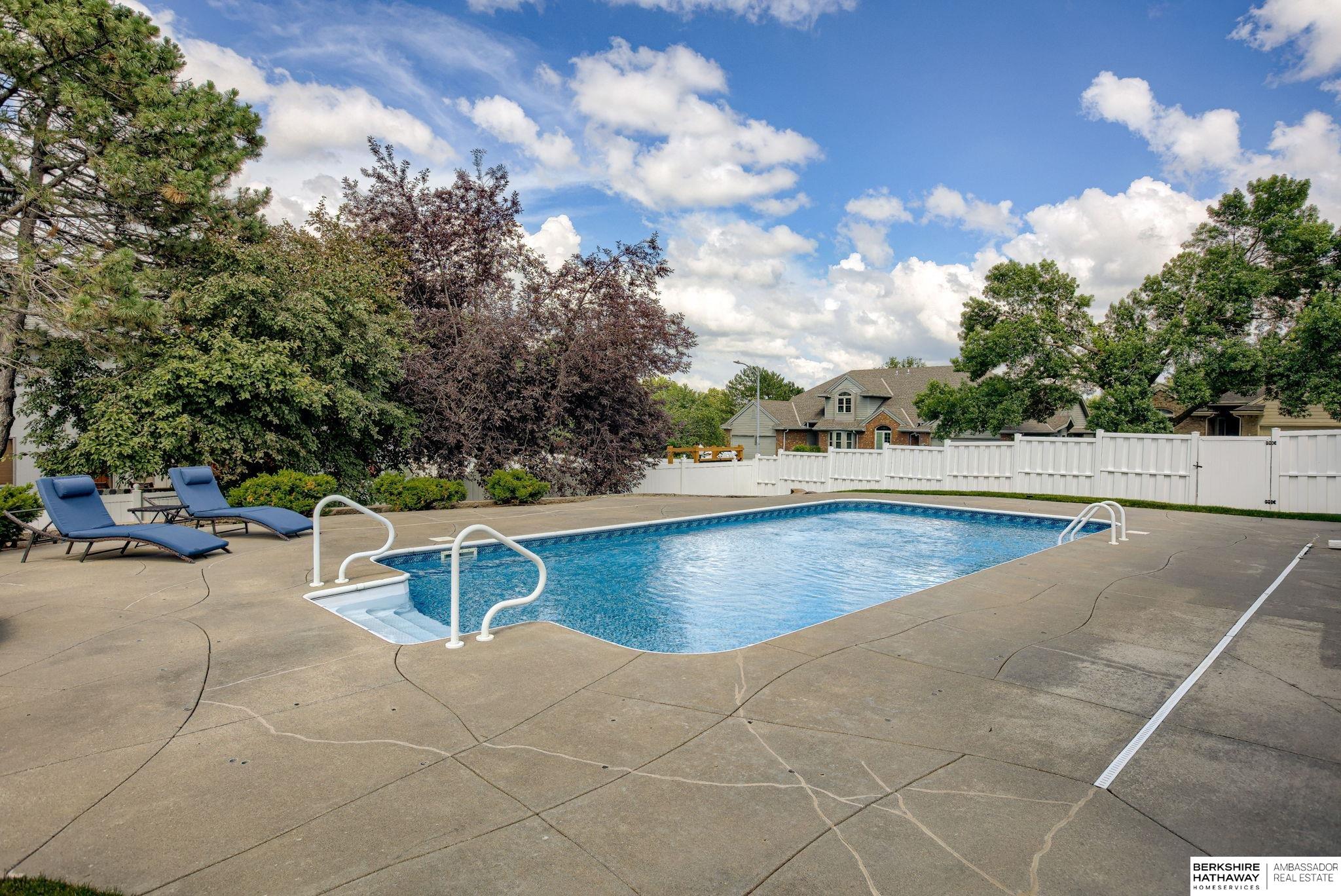 Omaha, Nebraska 68164, United States, 4 Bedrooms Bedrooms, ,4 BathroomsBathrooms,Residential,Active,159843