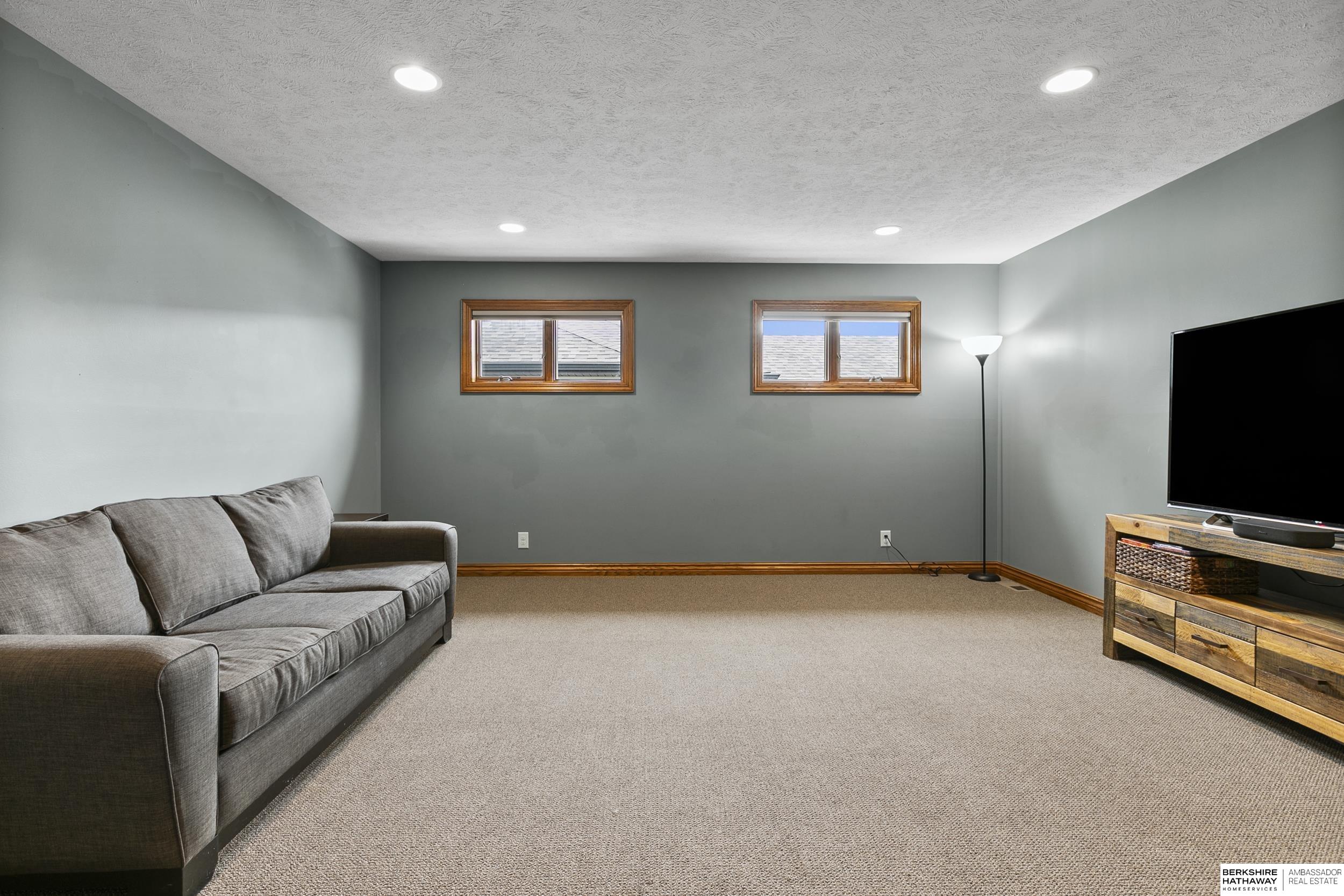 Lincoln, Nebraska 68526, United States, 4 Bedrooms Bedrooms, ,4 BathroomsBathrooms,Residential,Active,178501