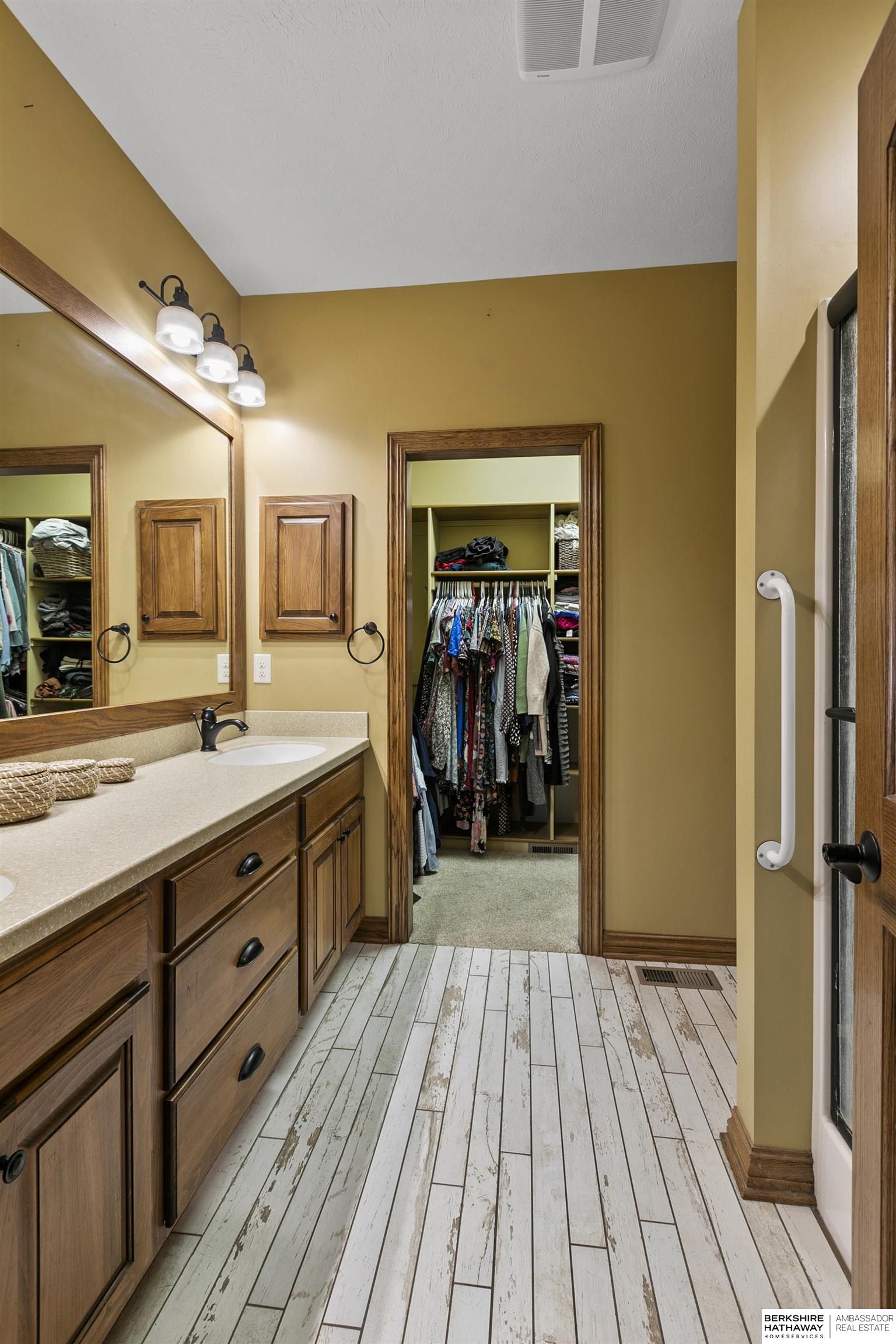 Lincoln, Nebraska 68526, United States, 4 Bedrooms Bedrooms, ,4 BathroomsBathrooms,Residential,Active,178501