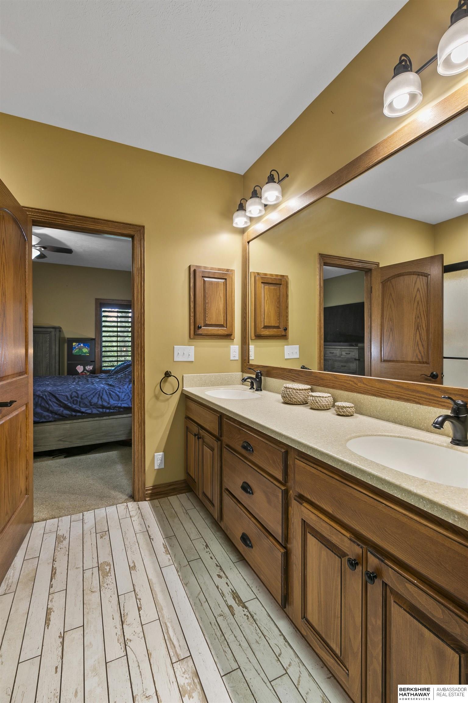 Lincoln, Nebraska 68526, United States, 4 Bedrooms Bedrooms, ,4 BathroomsBathrooms,Residential,Active,178501