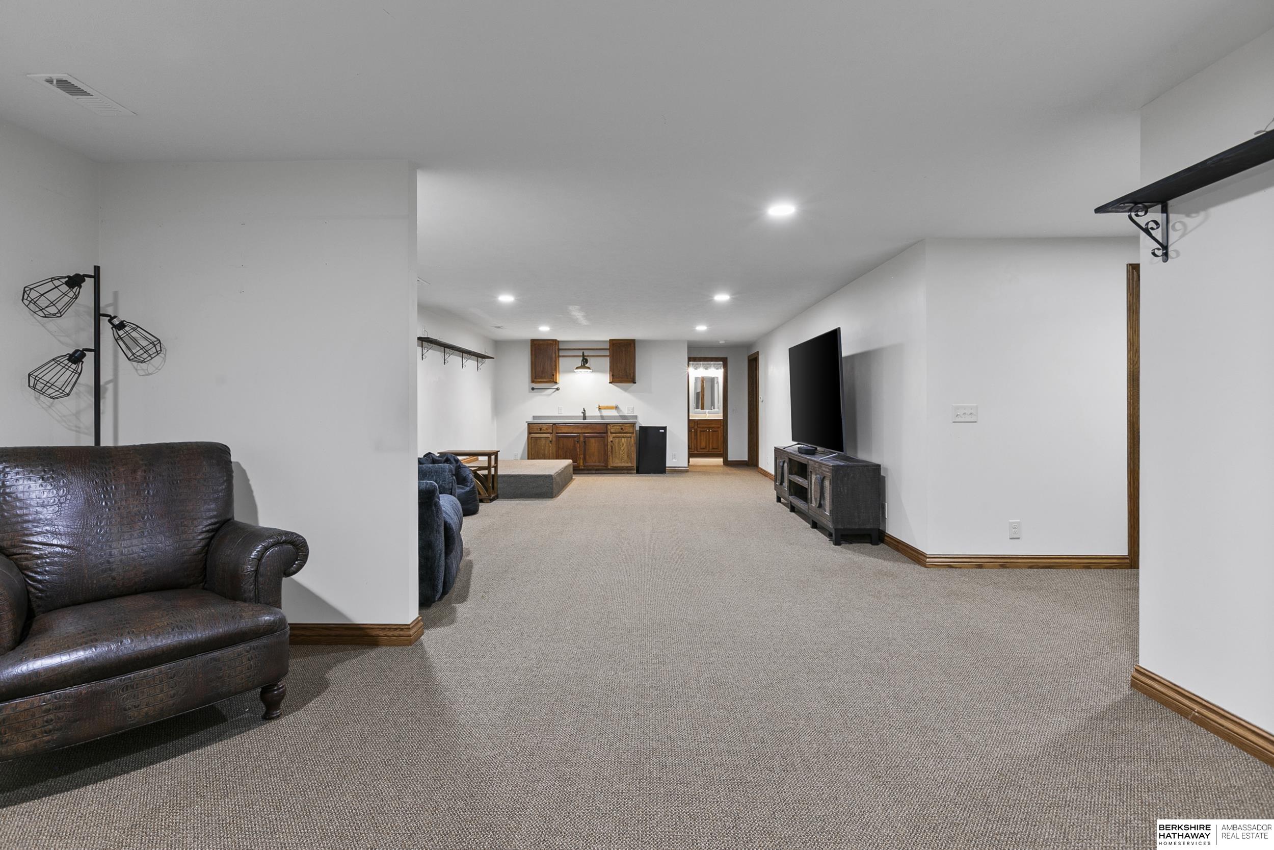 Lincoln, Nebraska 68526, United States, 4 Bedrooms Bedrooms, ,4 BathroomsBathrooms,Residential,Active,178501