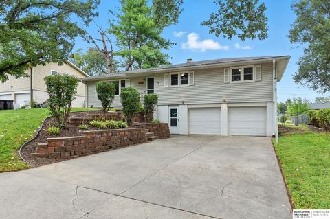 Photo of 11026 Hascall Street, Omaha, NE 68144 (MLS # 22528648)