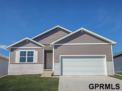 Photo of 13609 Read Street, Omaha, NE 68142 (MLS # 22612054)