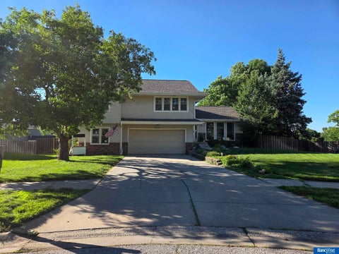 Photo of 6111 Tennyson Circle, Lincoln, NE 68516 (MLS # 22616799)