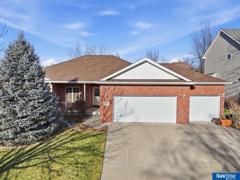 Photo of 7946 Hunters Ridge Road, Lincoln, NE 68516 (MLS # 22602866)