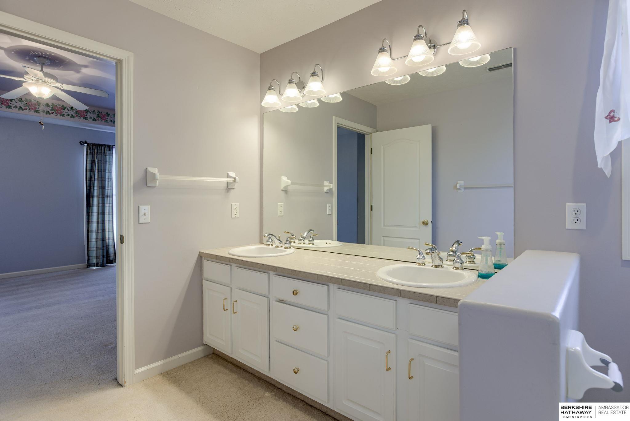 Bellevue, Nebraska 68147, United States, 4 Bedrooms Bedrooms, ,2 BathroomsBathrooms,Residential,Active,165249