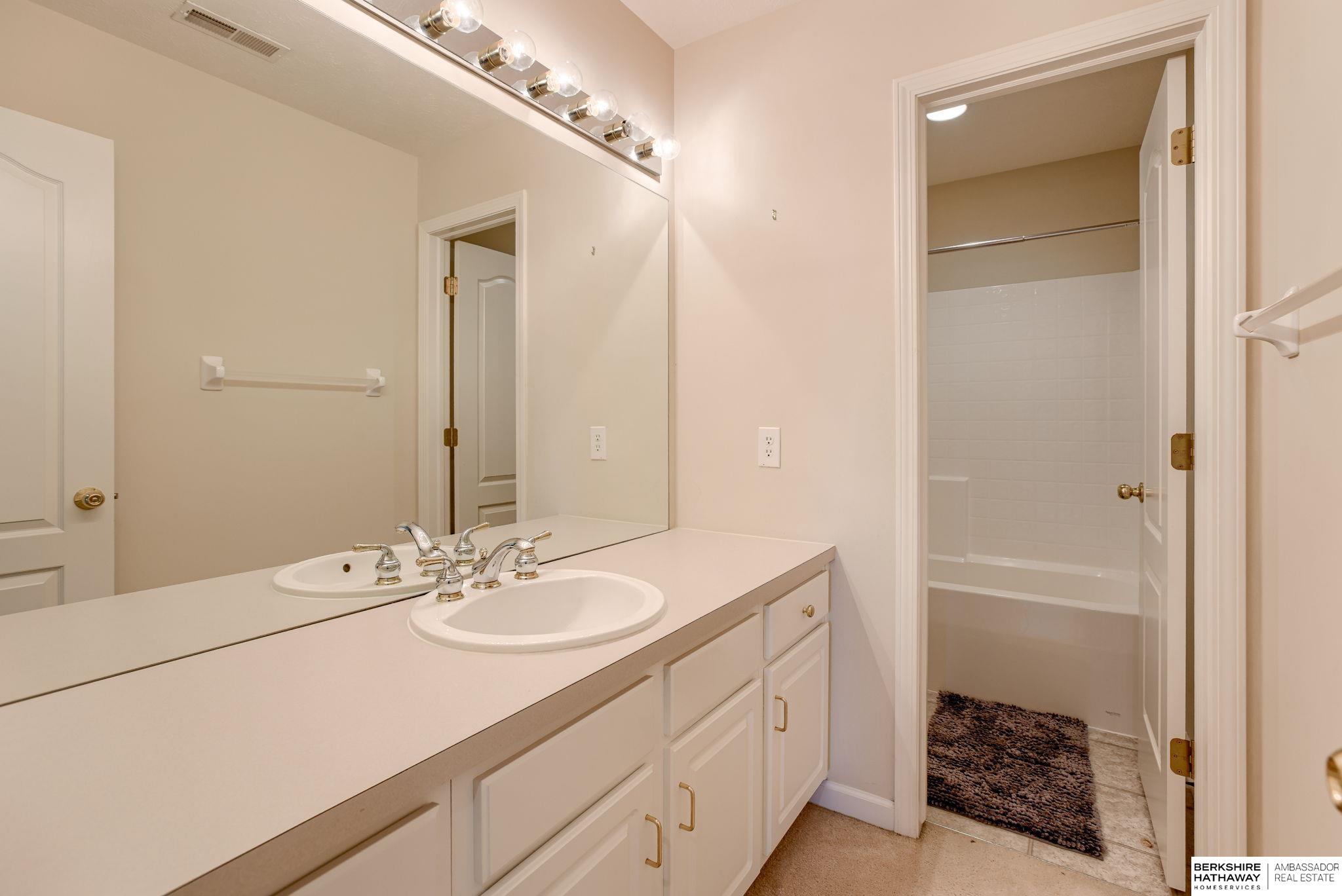 Bellevue, Nebraska 68147, United States, 4 Bedrooms Bedrooms, ,2 BathroomsBathrooms,Residential,Active,165249