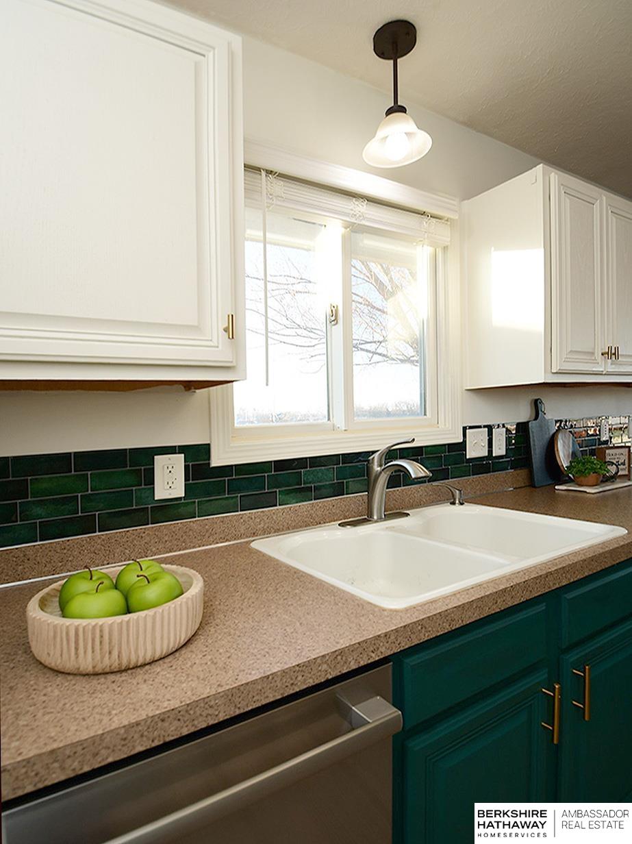 Lincoln, Nebraska 68522, United States, 3 Bedrooms Bedrooms, ,2 BathroomsBathrooms,Residential,Pending,252054