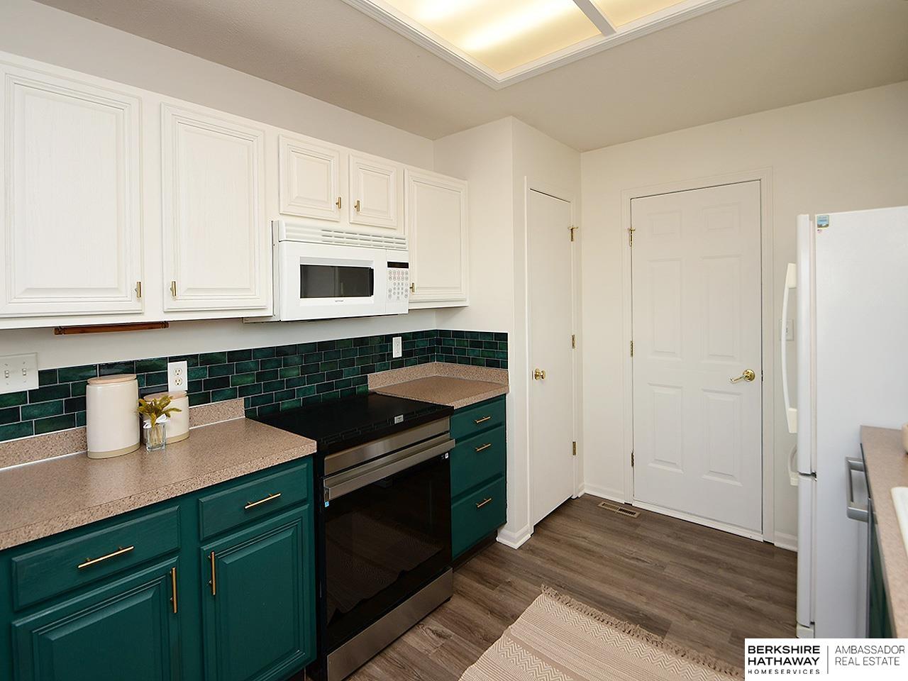 Lincoln, Nebraska 68522, United States, 3 Bedrooms Bedrooms, ,2 BathroomsBathrooms,Residential,Pending,252054