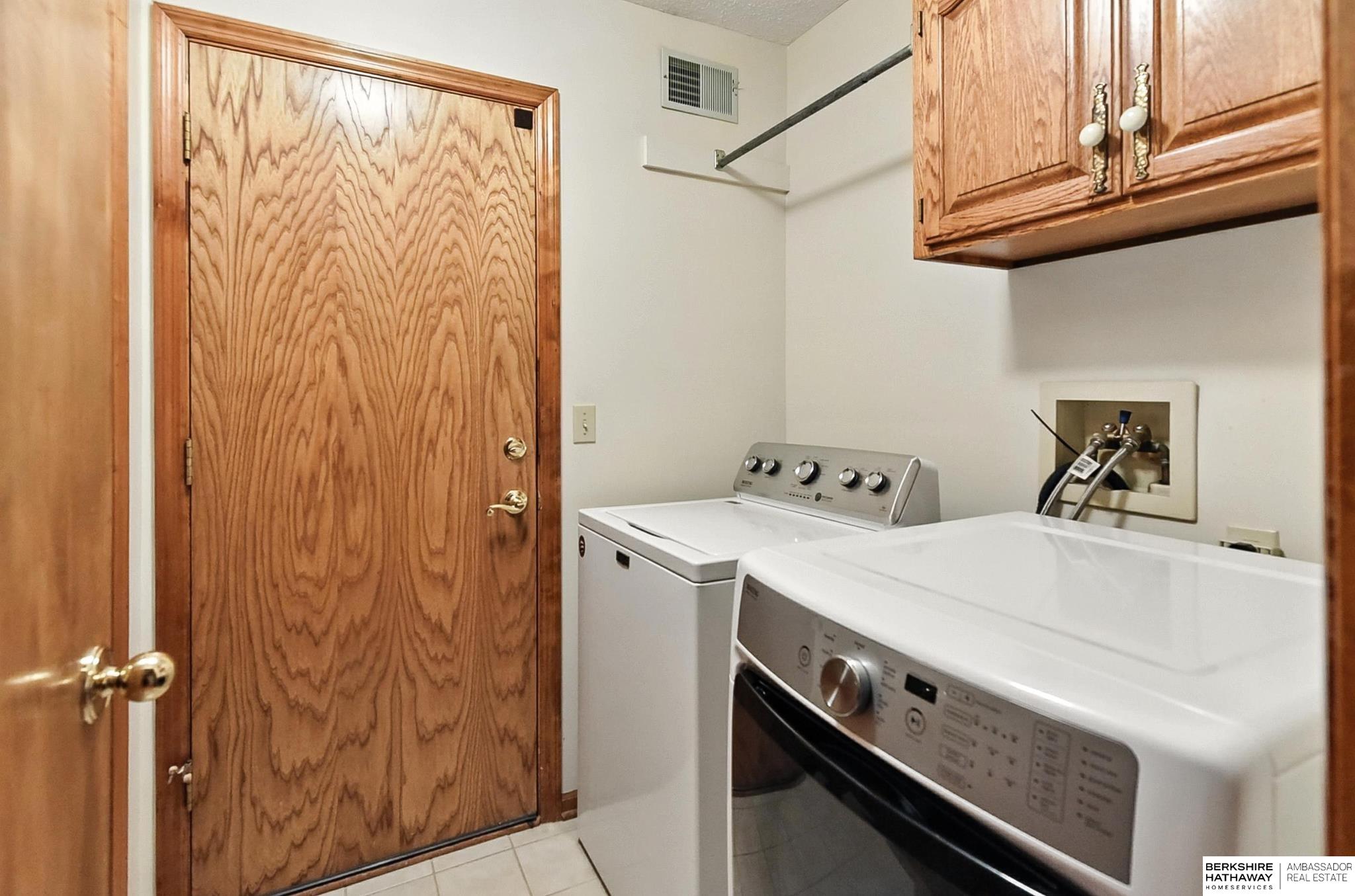 Omaha, Nebraska 68164, United States, 3 Bedrooms Bedrooms, ,2 BathroomsBathrooms,Residential,Active,169803