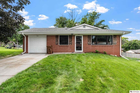 Photo of 3111 Blue Ridge Drive, Bellevue, NE 68147 (MLS # 22618868)