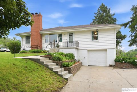 Photo of 3111 N 80th Street, Omaha, NE 68134 (MLS # 22611521)