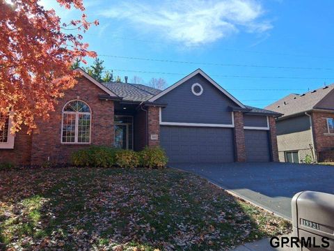 Photo of 19921 Farnam Street, Omaha, NE 68022 (MLS # 22612088)