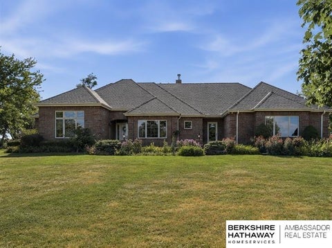 Photo of 16060 S 63rd Street, Papillion, NE 68133 (MLS # 22622855)