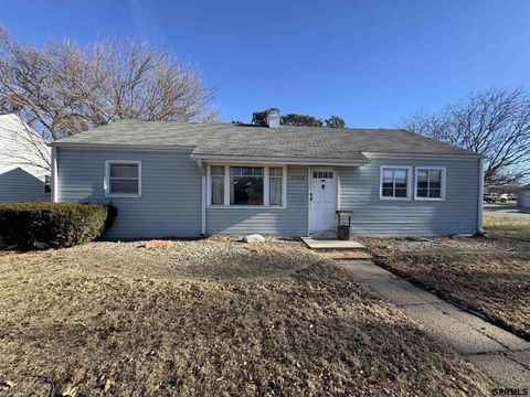 Photo of 2106 Pine Street, Fremont, NE 68025 (MLS # 22614419)