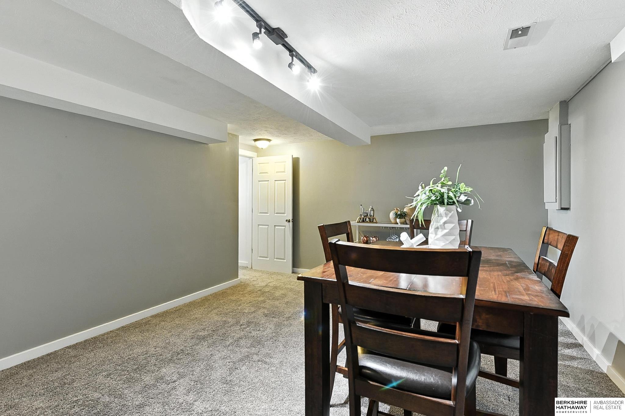 Valley, Nebraska 68064, United States, 3 Bedrooms Bedrooms, ,2 BathroomsBathrooms,Residential,Active,172860