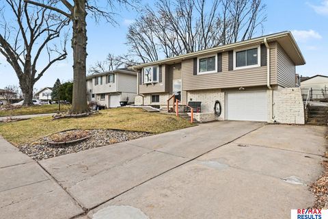 Photo of 6370 S 139th Avenue Circle, Omaha, NE 68137 (MLS # 22608929)