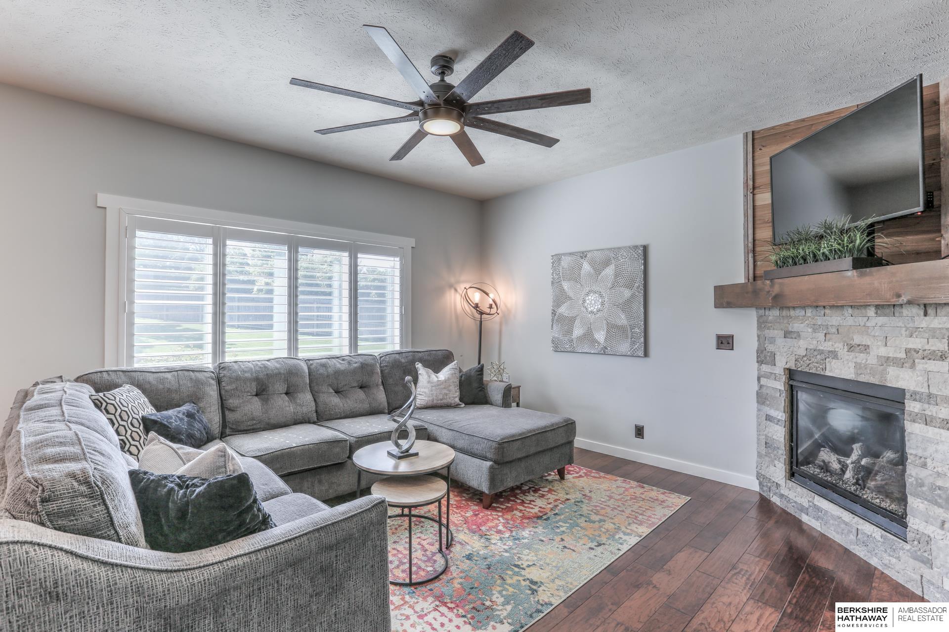 Omaha, Nebraska 68116, United States, 3 Bedrooms Bedrooms, ,3 BathroomsBathrooms,Residential,Pending,131875