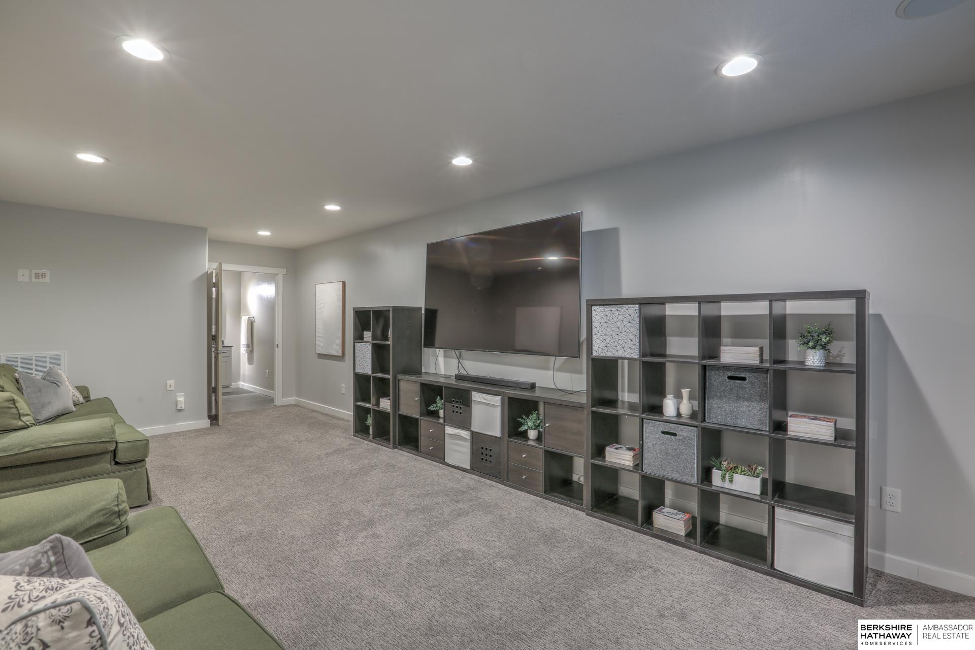 Omaha, Nebraska 68116, United States, 3 Bedrooms Bedrooms, ,3 BathroomsBathrooms,Residential,Pending,131875