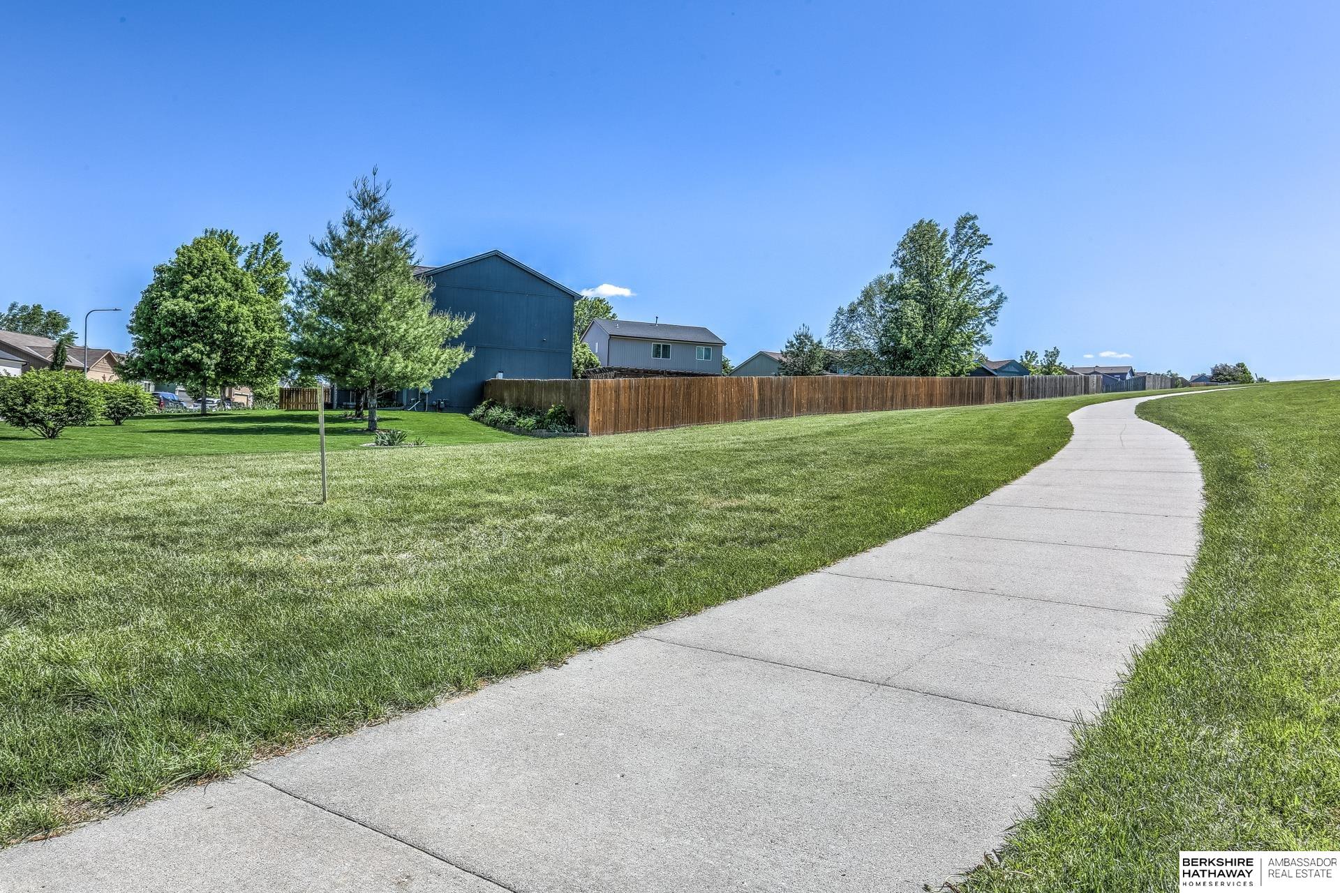 Omaha, Nebraska 68116, United States, 3 Bedrooms Bedrooms, ,3 BathroomsBathrooms,Residential,Pending,131875