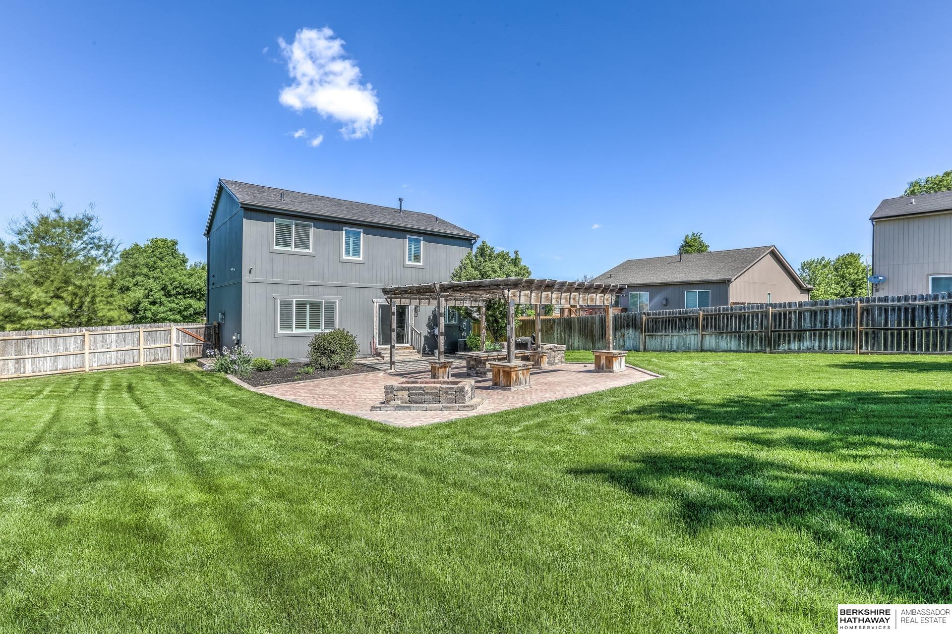 Omaha, Nebraska 68116, United States, 3 Bedrooms Bedrooms, ,3 BathroomsBathrooms,Residential,Pending,131875