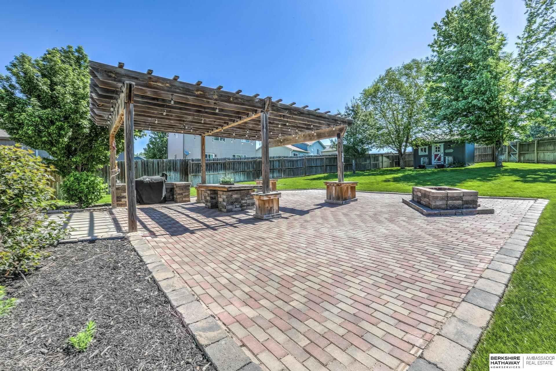 Omaha, Nebraska 68116, United States, 3 Bedrooms Bedrooms, ,3 BathroomsBathrooms,Residential,Pending,131875