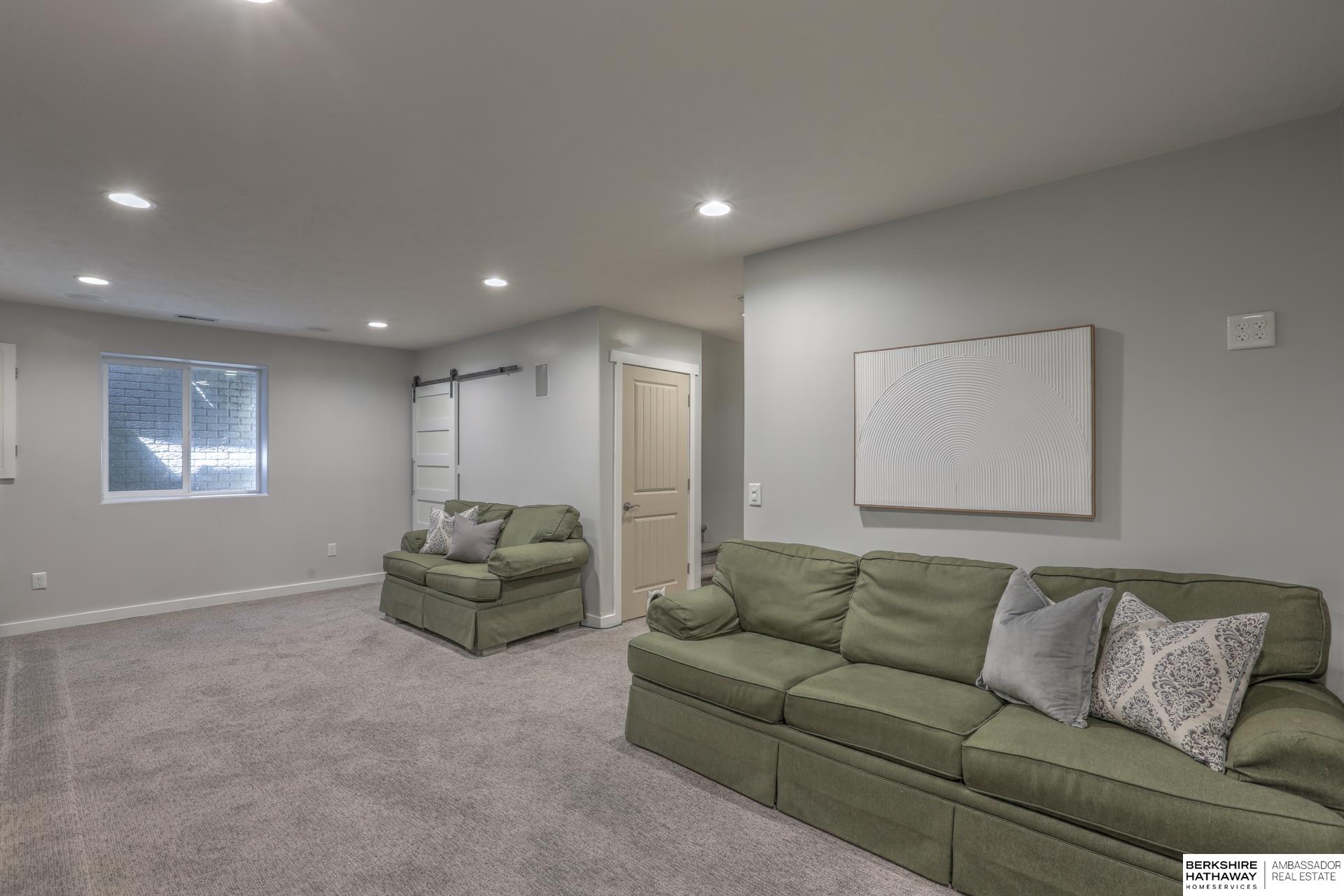 Omaha, Nebraska 68116, United States, 3 Bedrooms Bedrooms, ,3 BathroomsBathrooms,Residential,Pending,131875