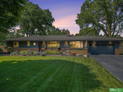 Photo of 11418 Pierce Street, Omaha, NE 68144 (MLS # 22626401)