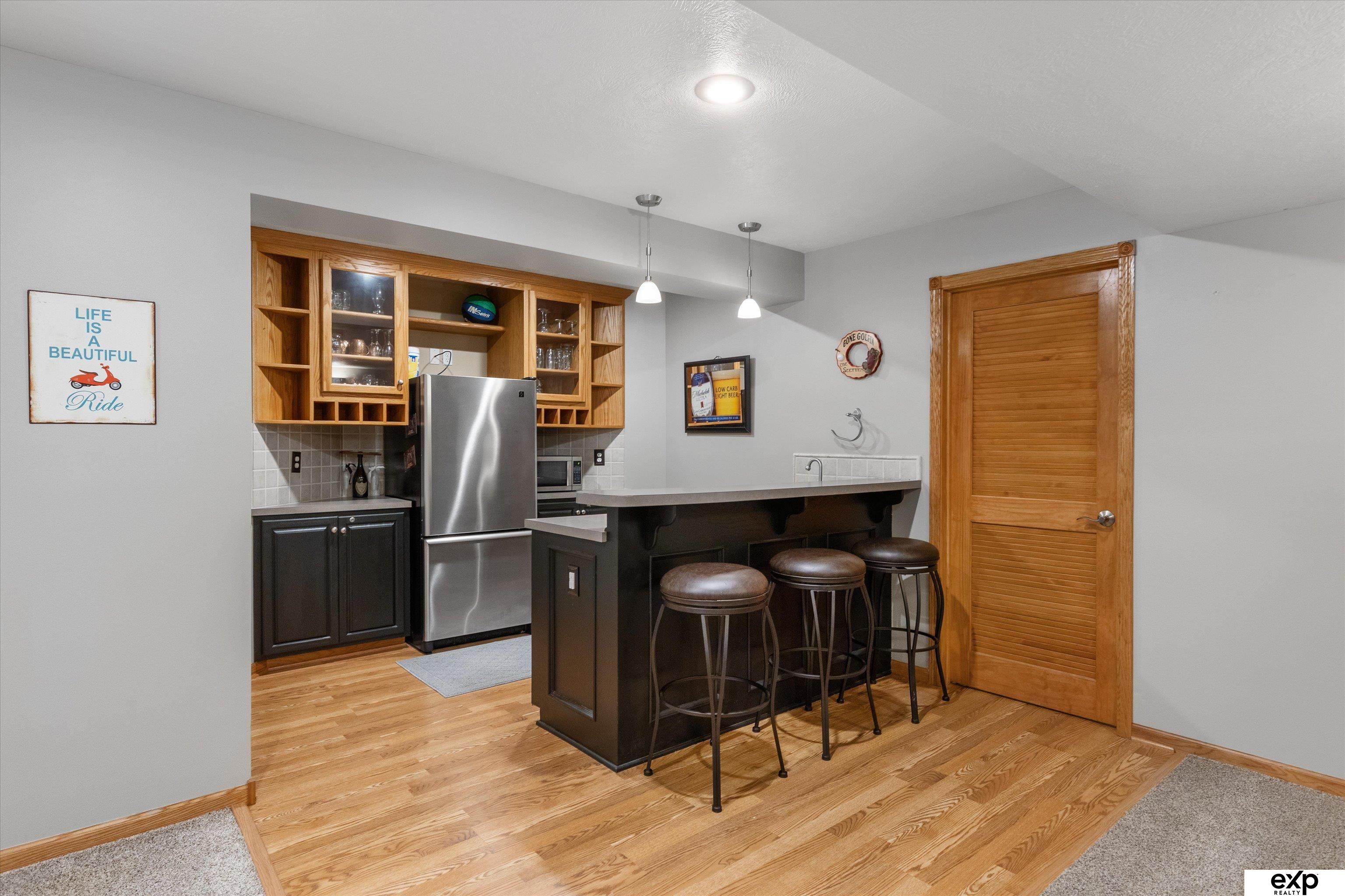 Omaha, Nebraska 68118, United States, 4 Bedrooms Bedrooms, ,3 BathroomsBathrooms,Residential,Pending,155305