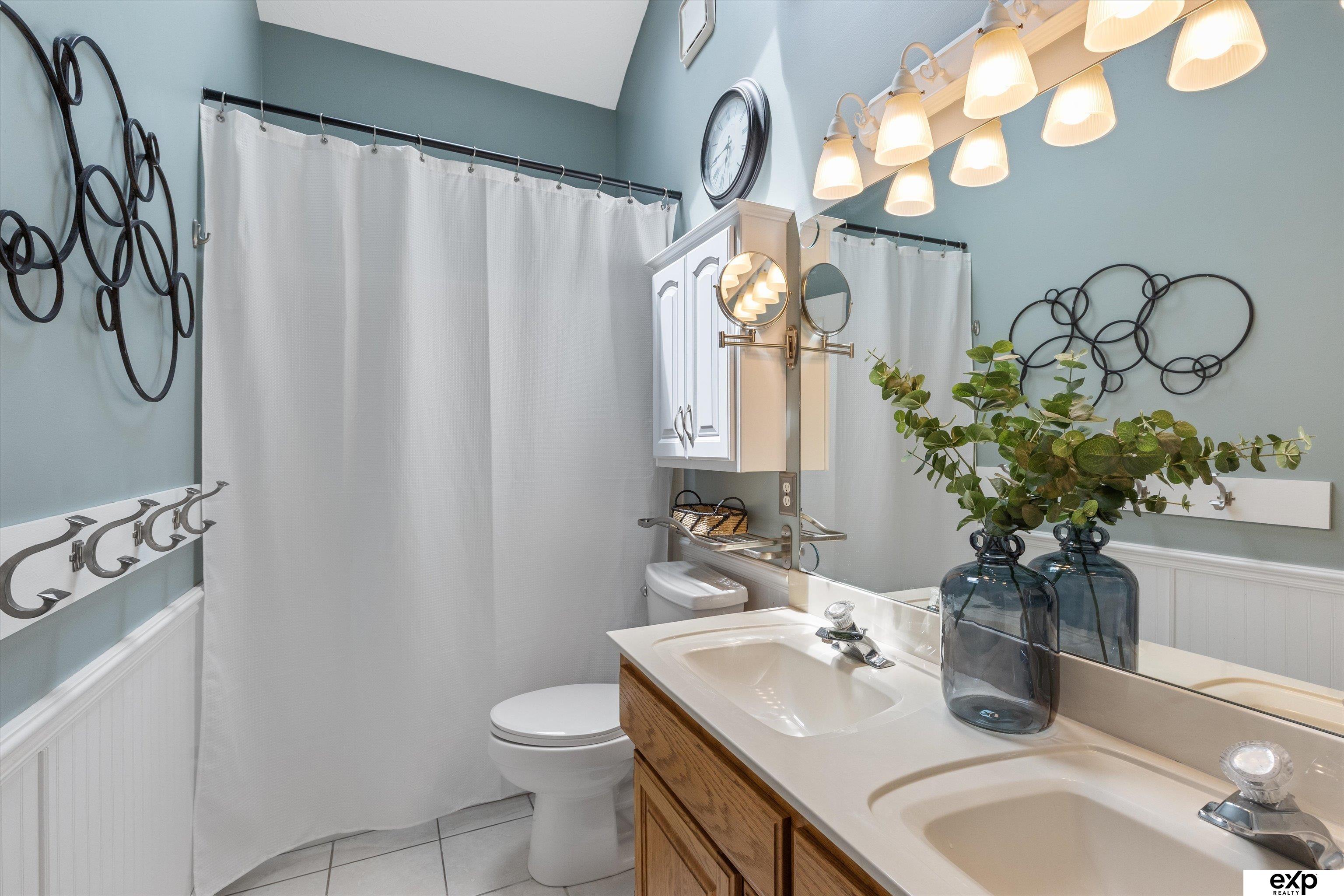 Omaha, Nebraska 68118, United States, 4 Bedrooms Bedrooms, ,3 BathroomsBathrooms,Residential,Pending,155305