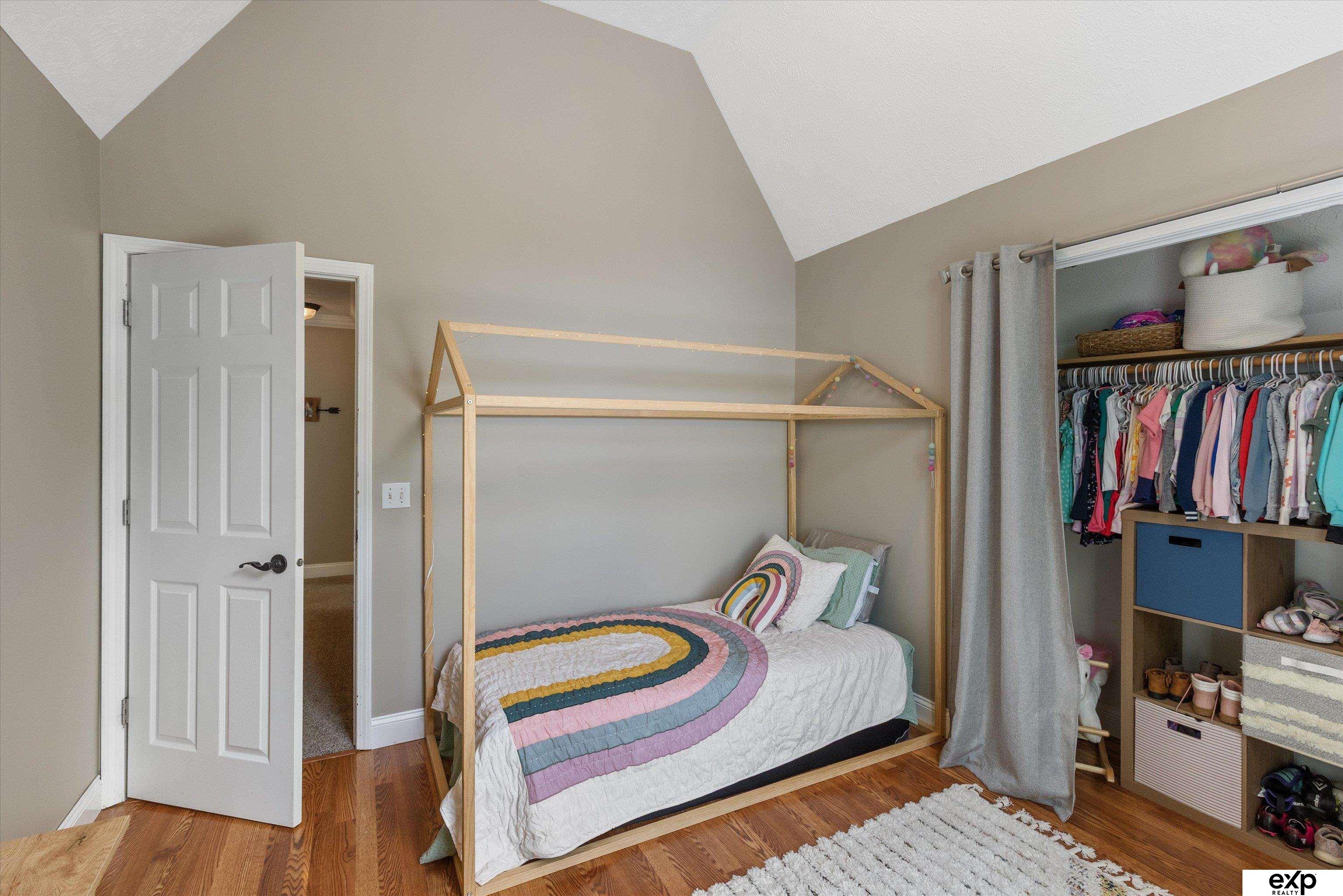 Omaha, Nebraska 68118, United States, 4 Bedrooms Bedrooms, ,3 BathroomsBathrooms,Residential,Pending,155305