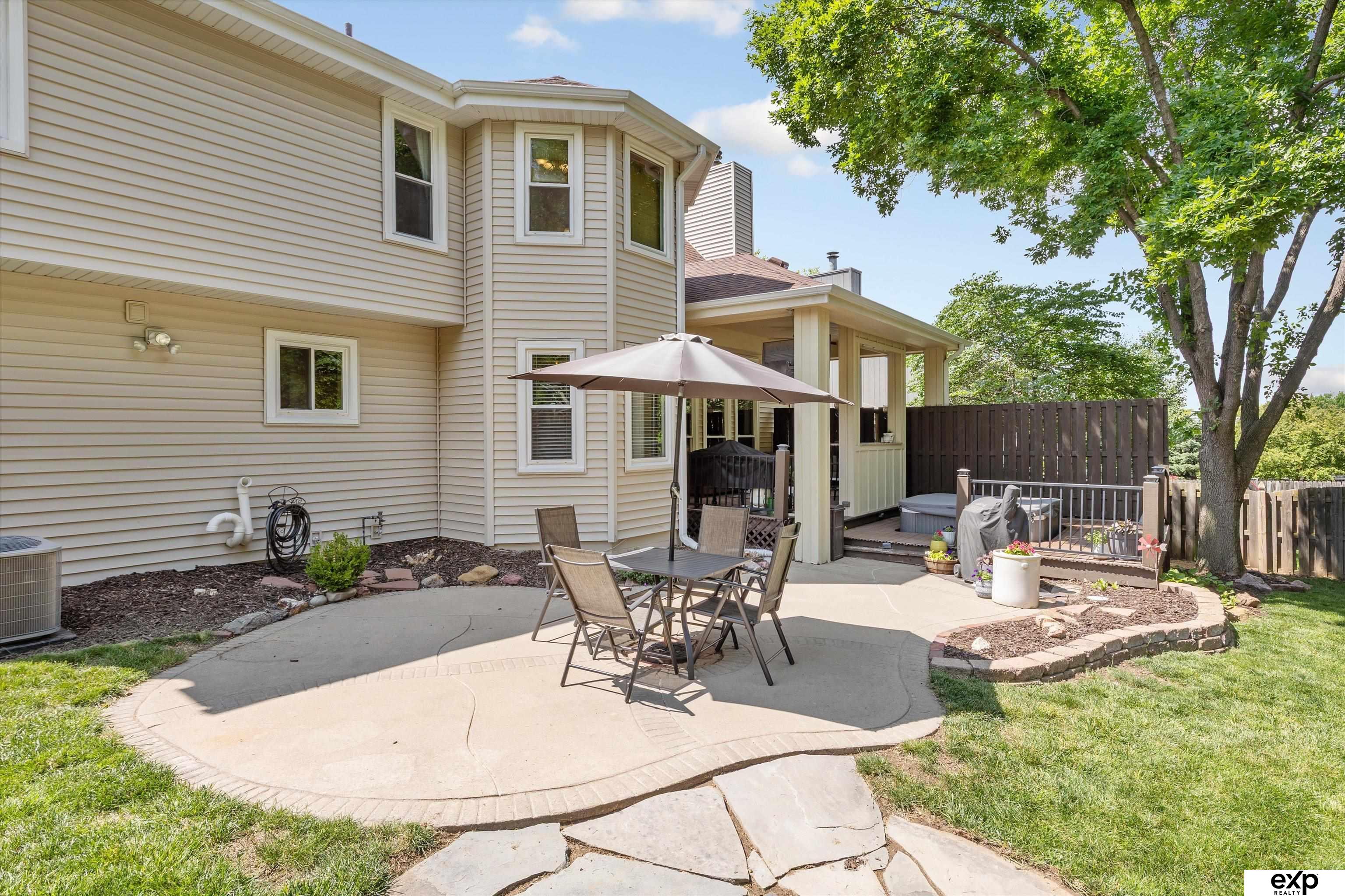 Omaha, Nebraska 68118, United States, 4 Bedrooms Bedrooms, ,3 BathroomsBathrooms,Residential,Pending,155305