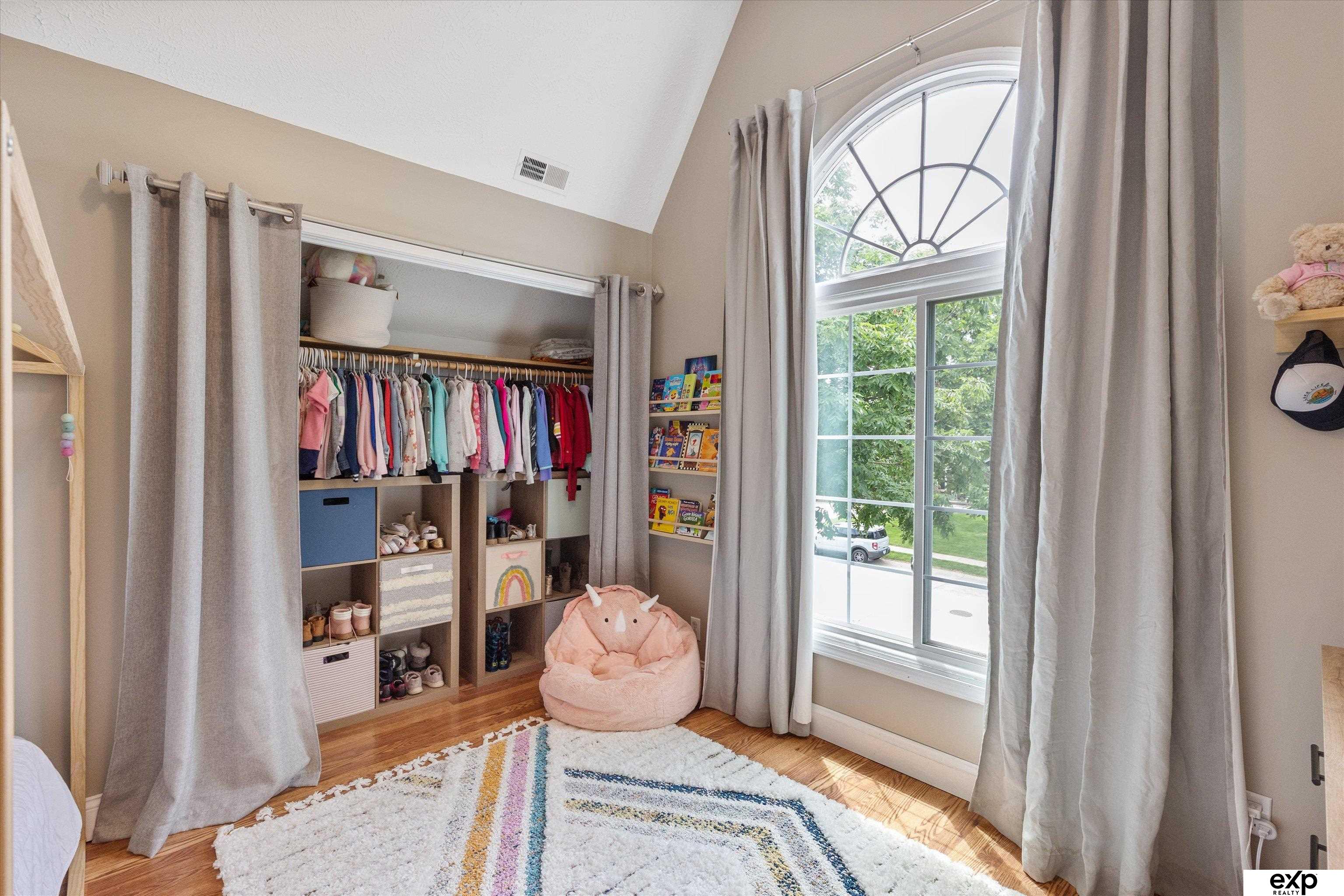 Omaha, Nebraska 68118, United States, 4 Bedrooms Bedrooms, ,3 BathroomsBathrooms,Residential,Pending,155305