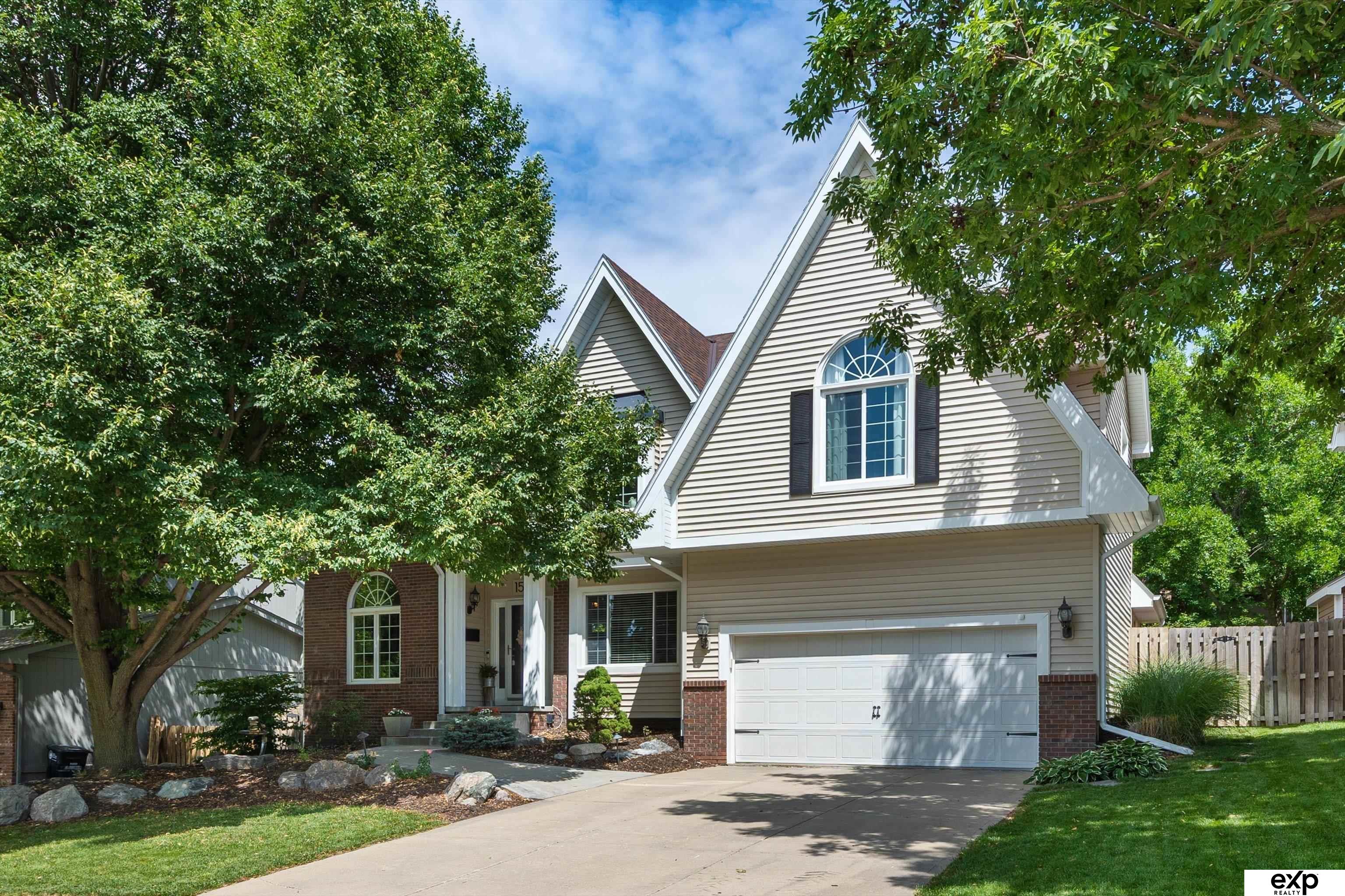 Omaha, Nebraska 68118, United States, 4 Bedrooms Bedrooms, ,3 BathroomsBathrooms,Residential,Pending,155305