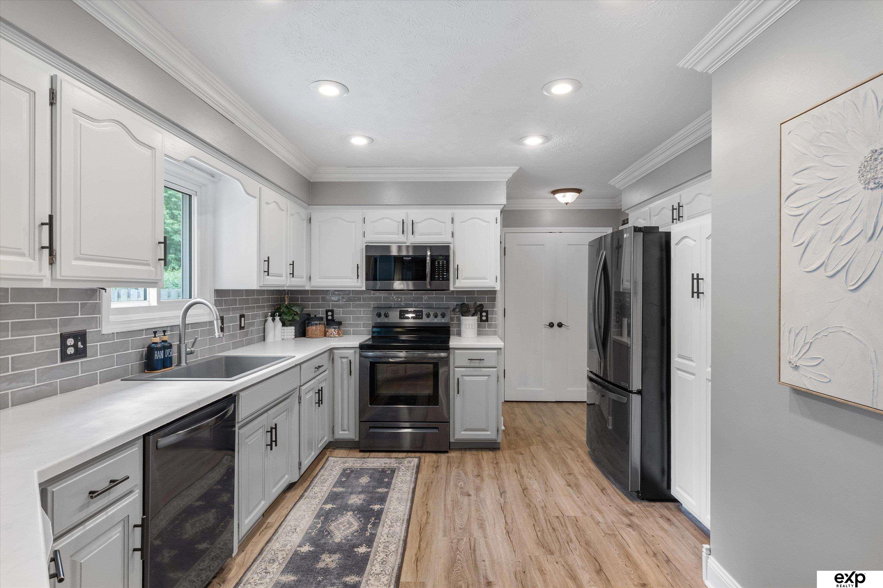 Omaha, Nebraska 68118, United States, 4 Bedrooms Bedrooms, ,3 BathroomsBathrooms,Residential,Pending,155305