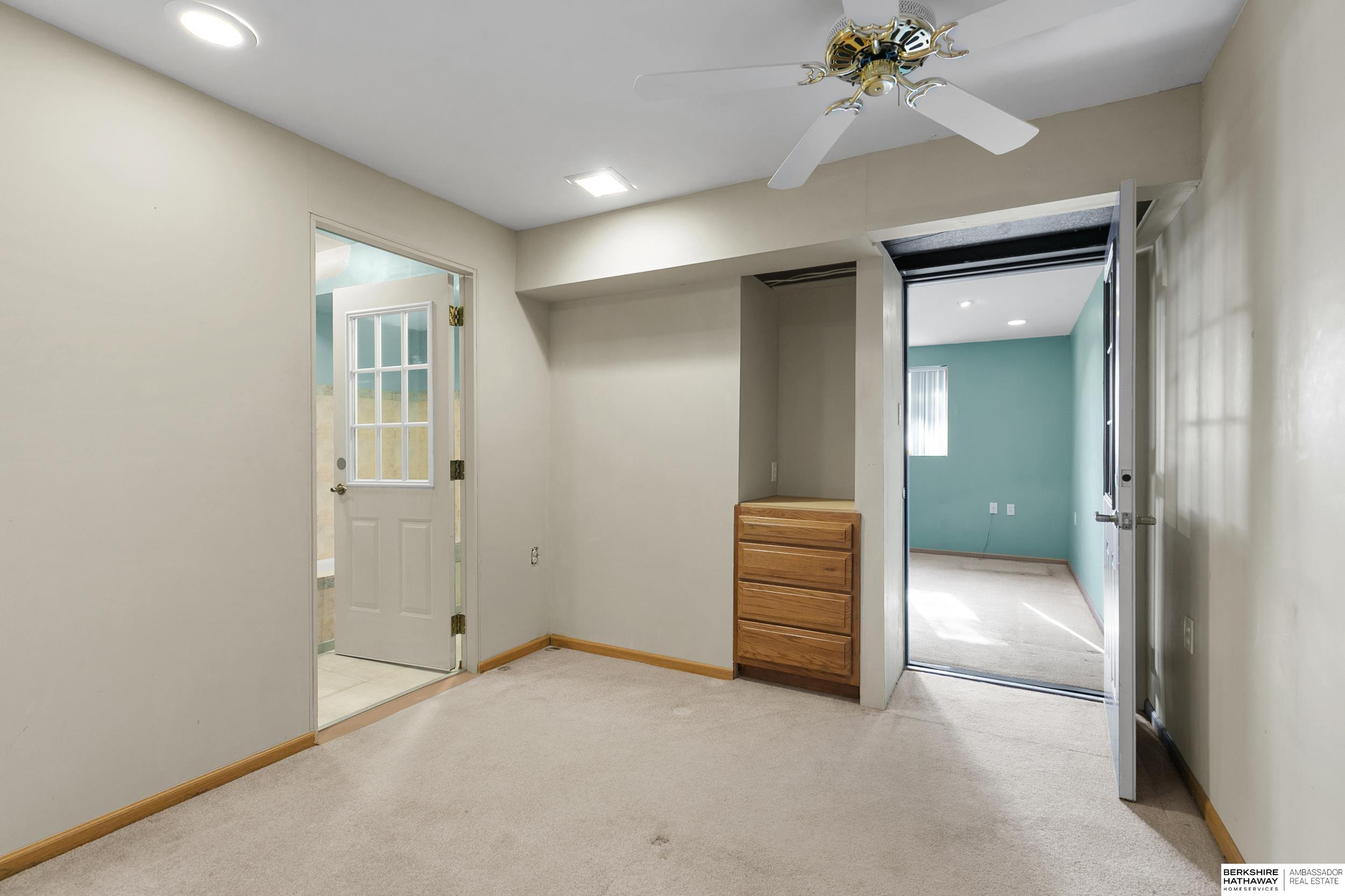 Lincoln, Nebraska 68506, United States, 3 Bedrooms Bedrooms, ,3 BathroomsBathrooms,Residential,Active,240924