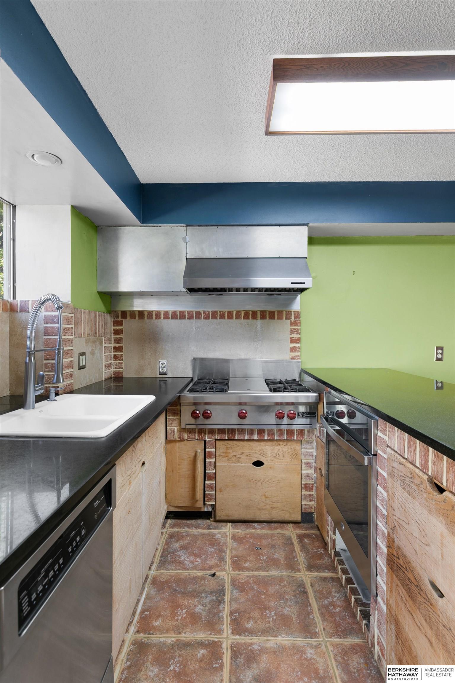 Lincoln, Nebraska 68506, United States, 3 Bedrooms Bedrooms, ,3 BathroomsBathrooms,Residential,Active,240924