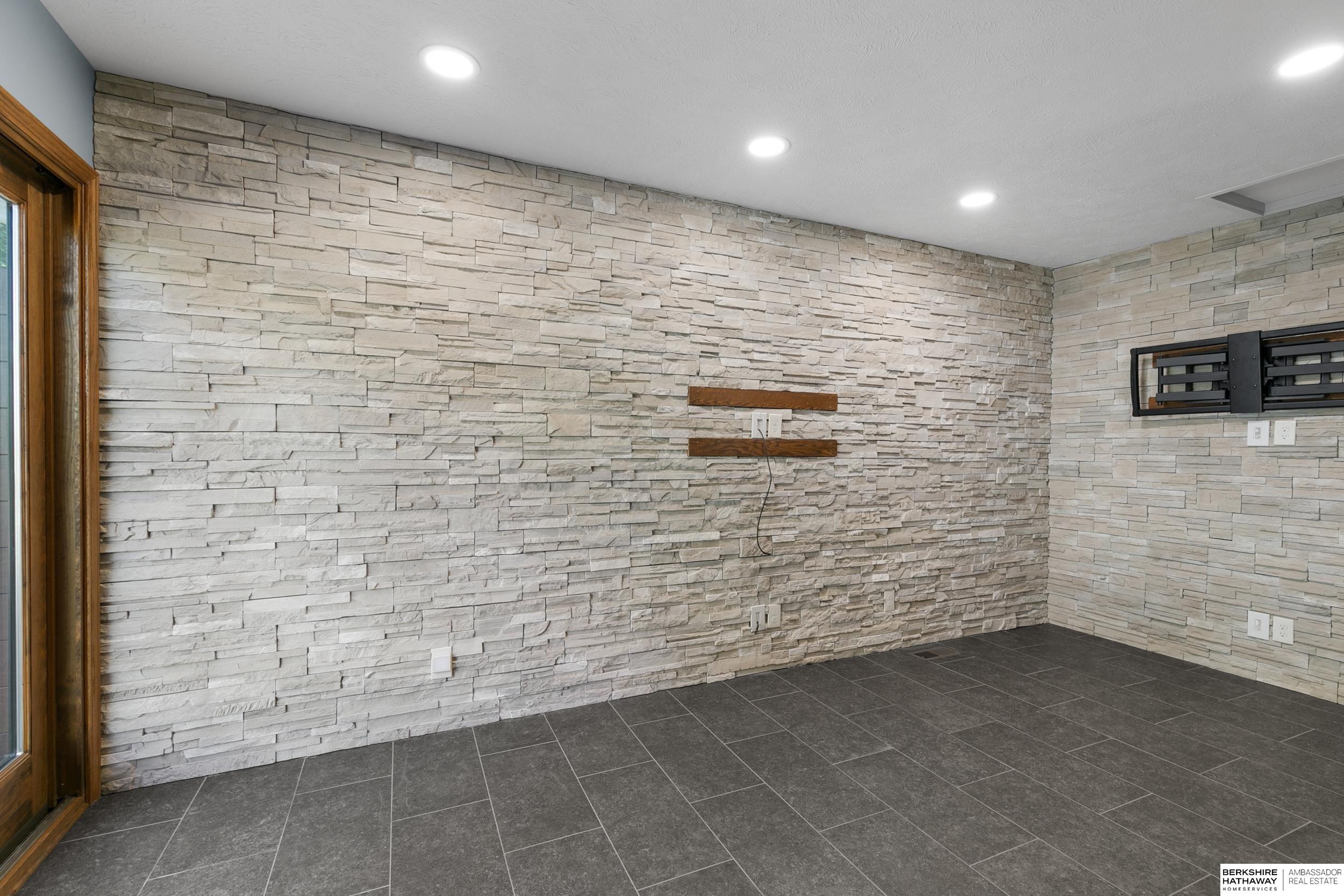 Lincoln, Nebraska 68506, United States, 3 Bedrooms Bedrooms, ,3 BathroomsBathrooms,Residential,Active,240924