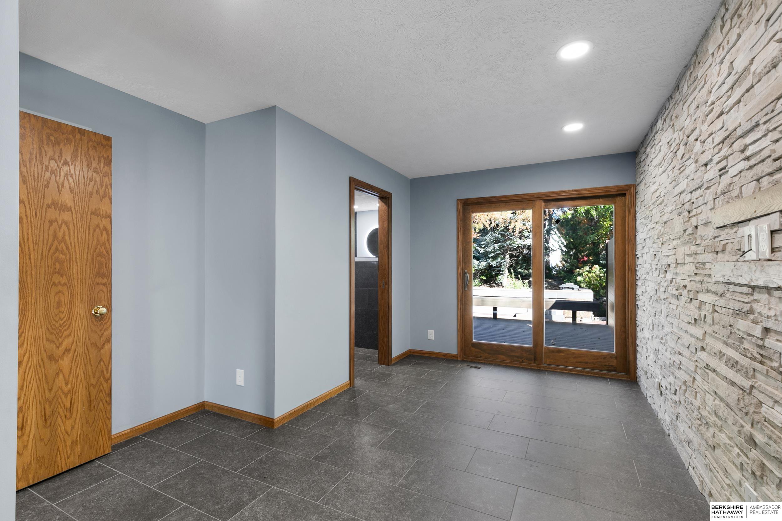 Lincoln, Nebraska 68506, United States, 3 Bedrooms Bedrooms, ,3 BathroomsBathrooms,Residential,Active,240924