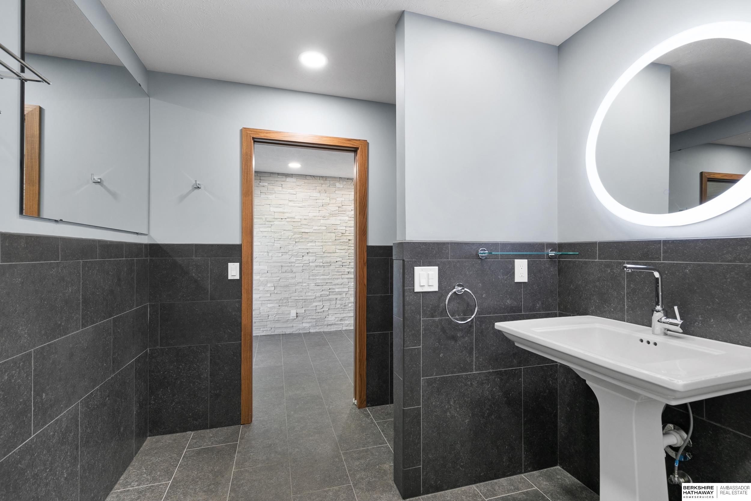 Lincoln, Nebraska 68506, United States, 3 Bedrooms Bedrooms, ,3 BathroomsBathrooms,Residential,Active,240924