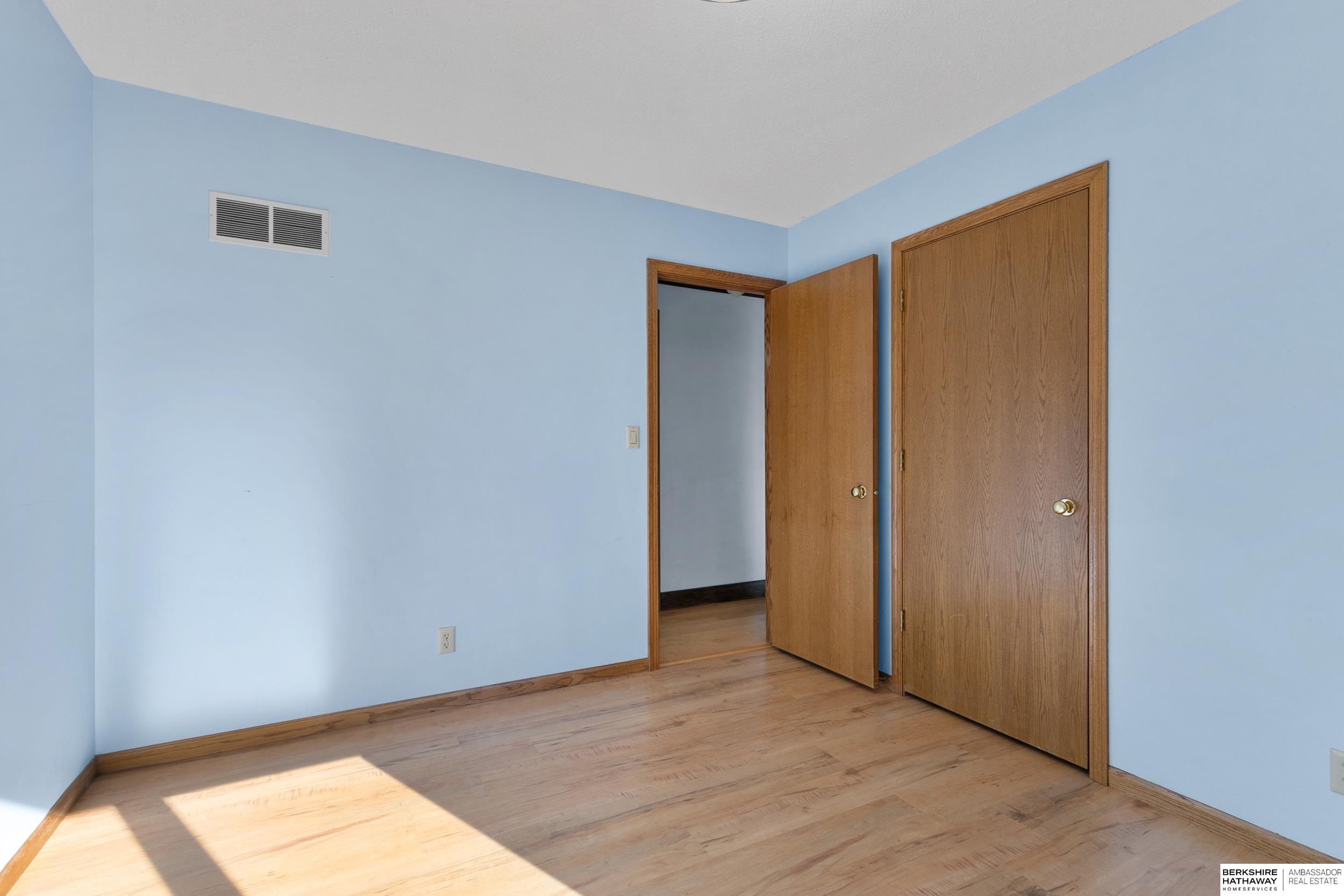 Lincoln, Nebraska 68506, United States, 3 Bedrooms Bedrooms, ,3 BathroomsBathrooms,Residential,Active,240924