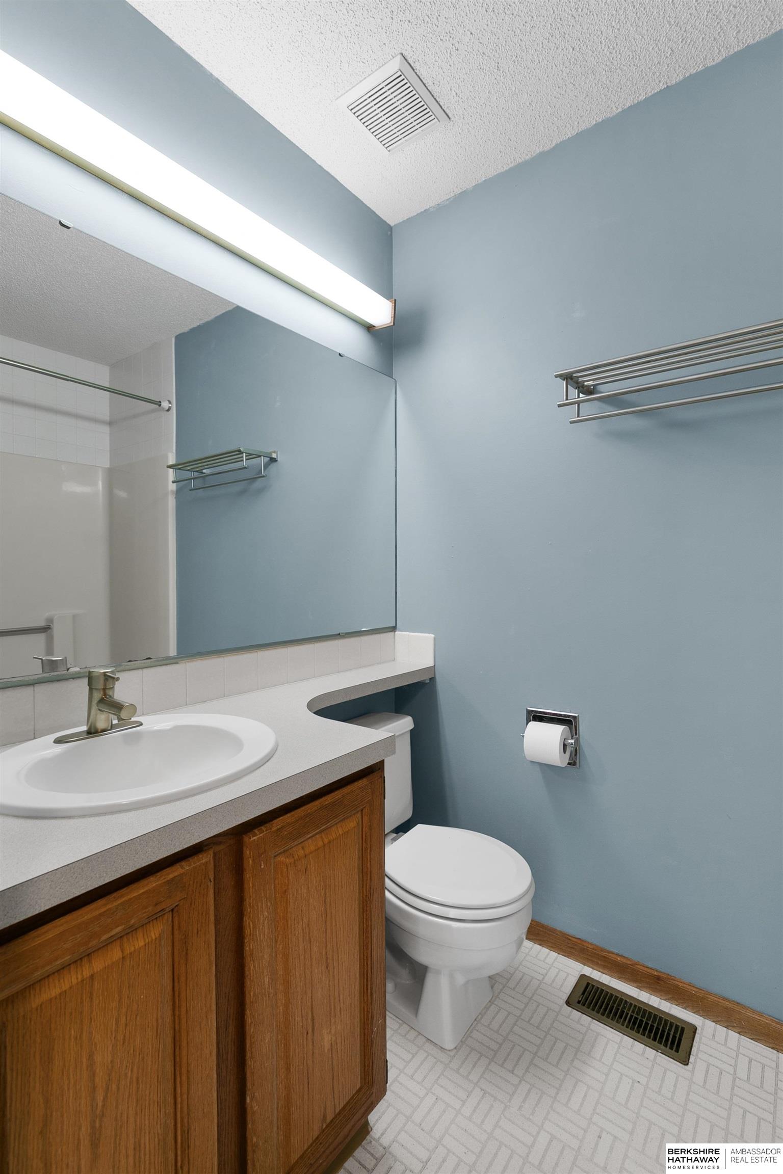 Lincoln, Nebraska 68506, United States, 3 Bedrooms Bedrooms, ,3 BathroomsBathrooms,Residential,Active,240924