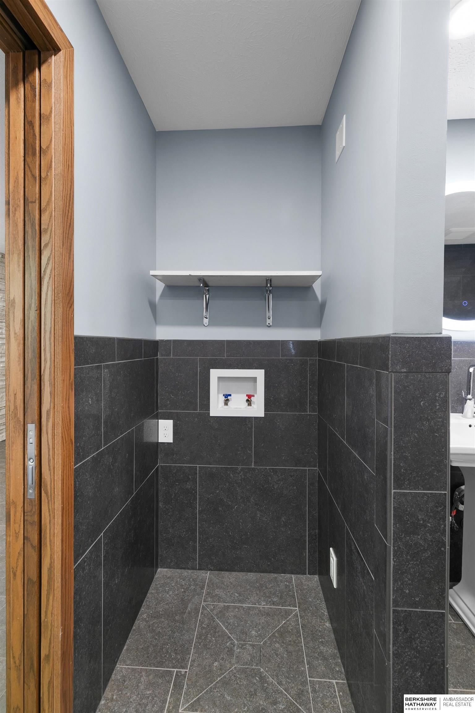 Lincoln, Nebraska 68506, United States, 3 Bedrooms Bedrooms, ,3 BathroomsBathrooms,Residential,Active,240924