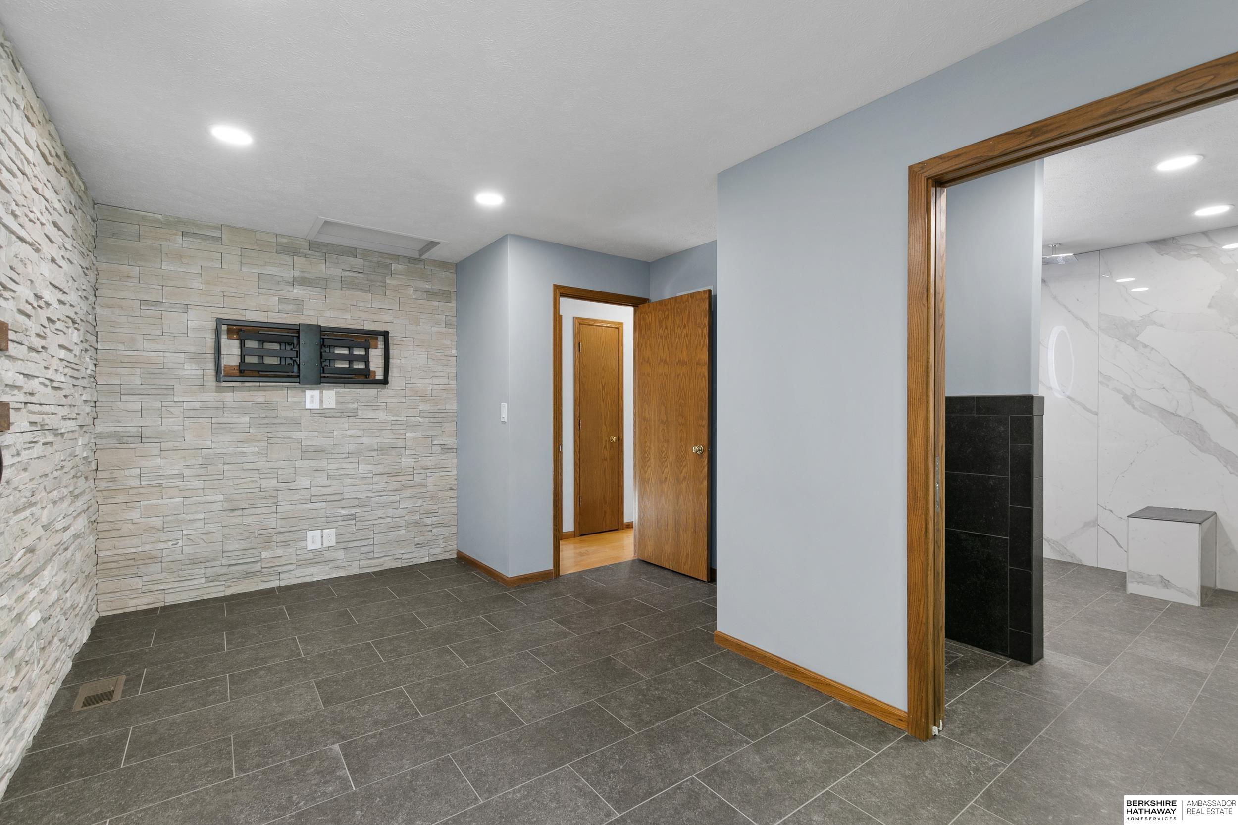 Lincoln, Nebraska 68506, United States, 3 Bedrooms Bedrooms, ,3 BathroomsBathrooms,Residential,Active,240924