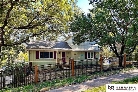 Photo of 1605 Farrell Drive, Bellevue, NE 68005 (MLS # 22530713) Photo of 1605 Farrell Drive, Bellevue, NE 68005 (MLS # 22530713)