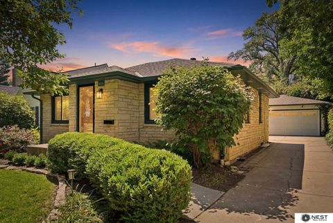 Photo of 2639 Woodsdale Drive, Lincoln, NE 68502 (MLS # 22615448)